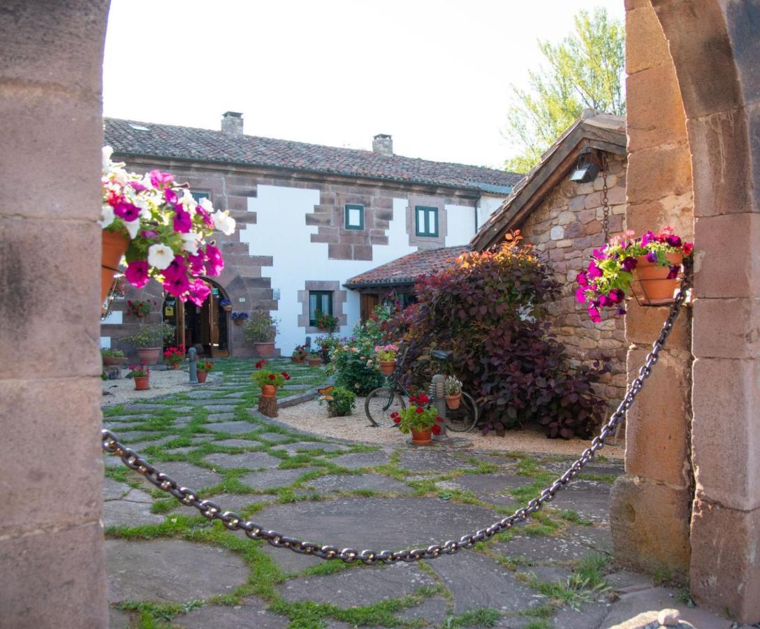 Hotel La Casona De Barrio, Alto Campoo Баррио Экстерьер фото