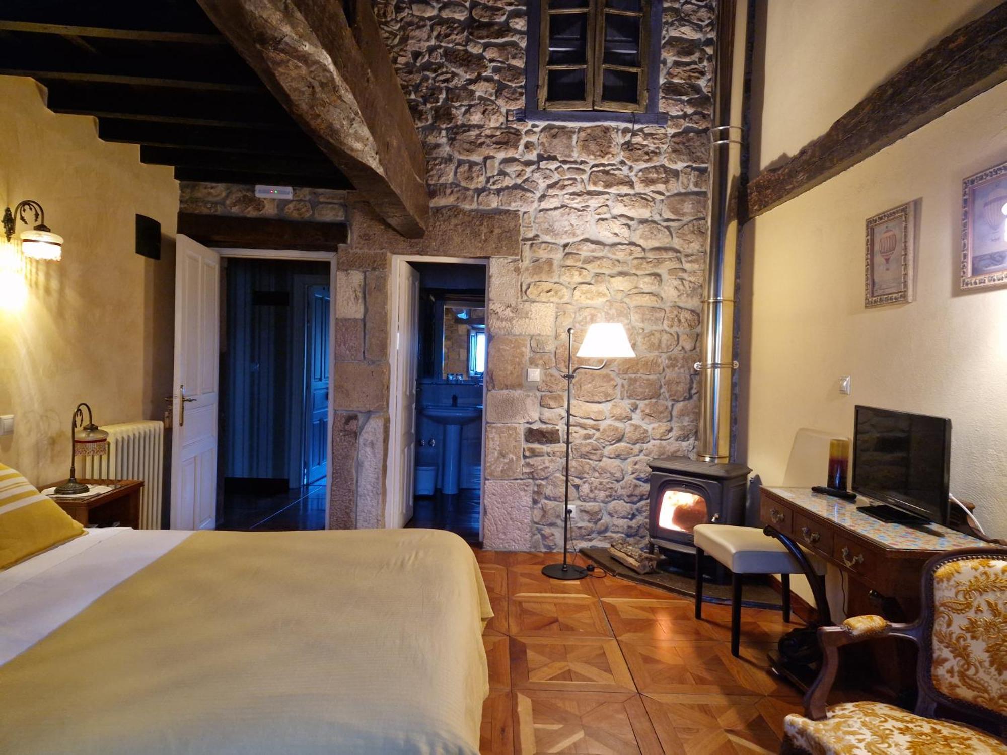 Hotel La Casona De Barrio, Alto Campoo Баррио Экстерьер фото